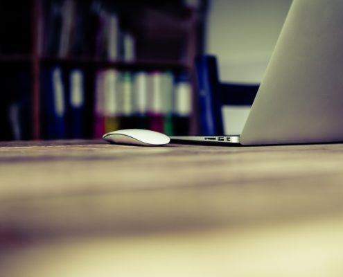 Maya-Systems, fondée par Mathieu Audet membre de PRAXIS, vend des brevets à Apple.